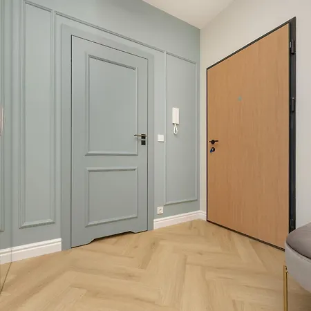 Appartement Zupnicza Elegant With Balcony By Renters