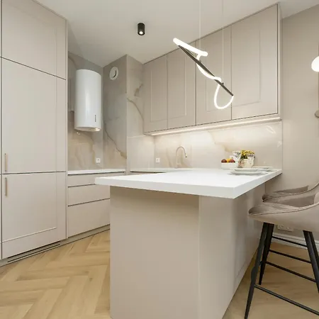 Zupnicza Elegant With Balcony By Renters * Warschau