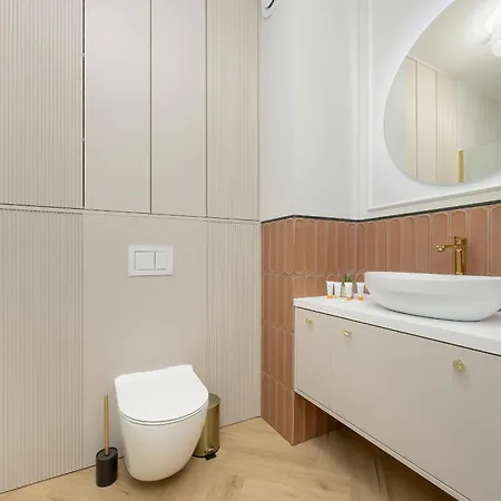 Zupnicza Elegant With Balcony By Renters דירה *