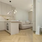 Zupnicza Elegant With Balcony By Renters