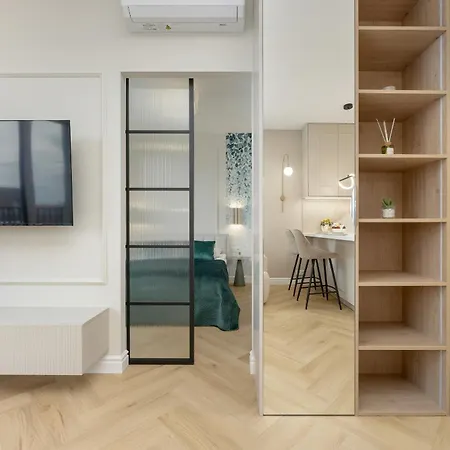 Zupnicza Elegant With Balcony By Renters Lägenhet *